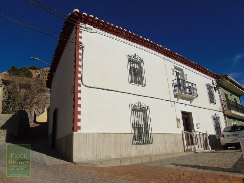 AF1078: Townhouse for Sale in Oria, Almería