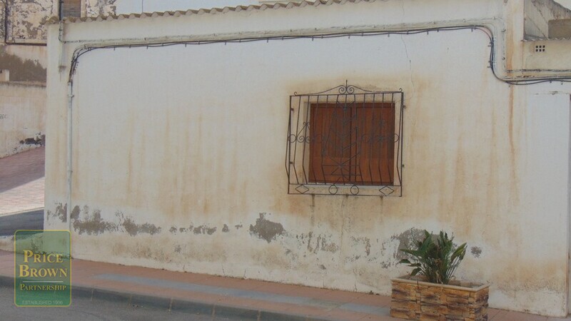 AF1100: Commercial Property for Sale in Zurgena, Almería