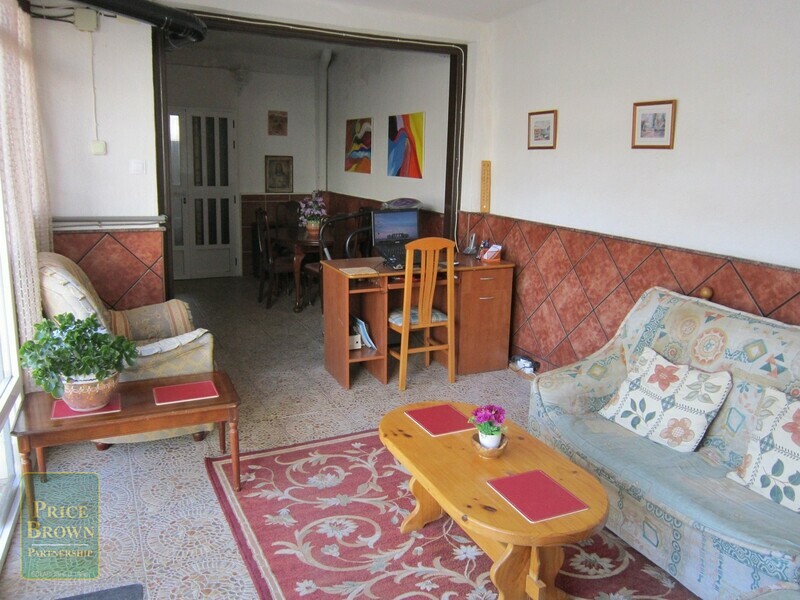 AF476: Townhouse for Sale in Caniles, Granada