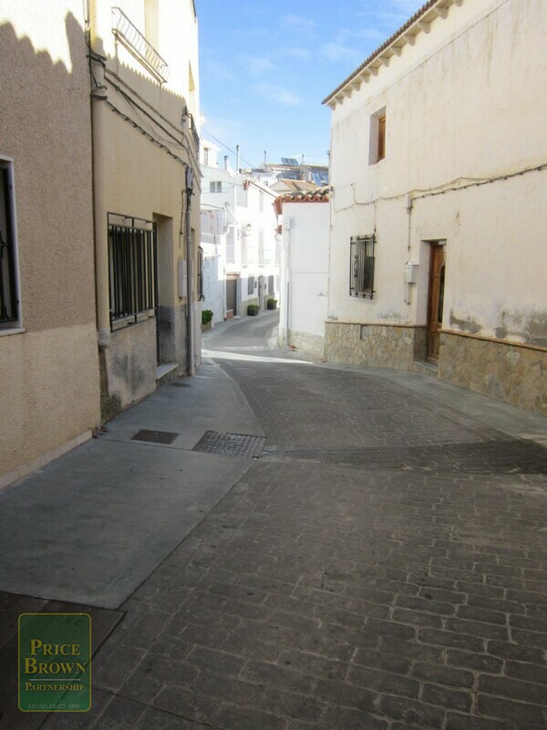AF532: Townhouse for Sale in Lucar, Almería