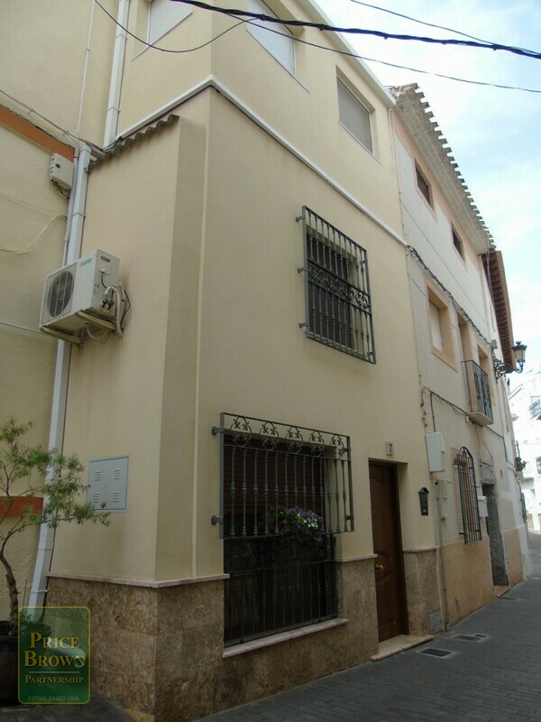 AF555: Townhouse for Sale in Albox, Almería