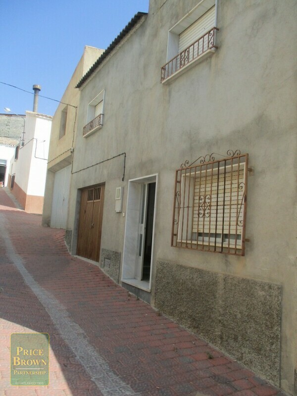 AF623: Townhouse for Sale in Oria, Almería