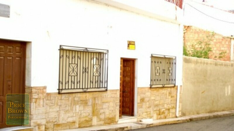 AF760: Townhouse for Sale in Cantoria, Almería