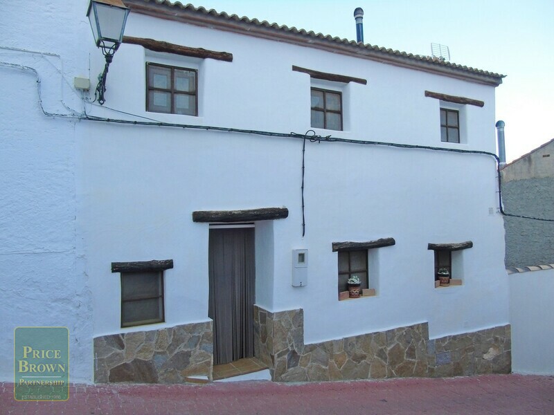 AF994: Townhouse for Sale in Albanchez, Almería