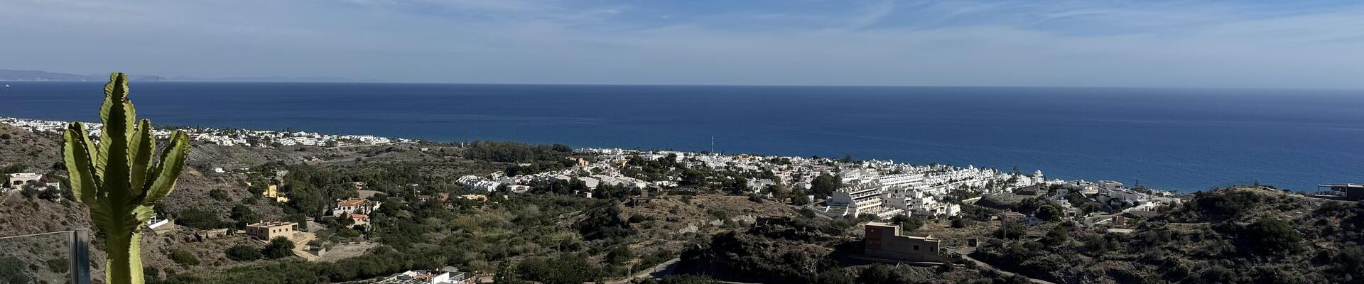 DV1599: 6 Bedroom Villa for Sale