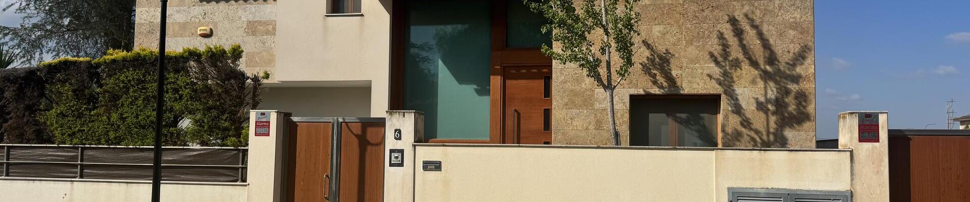 DV1613: 5 Bedroom Villa for Sale