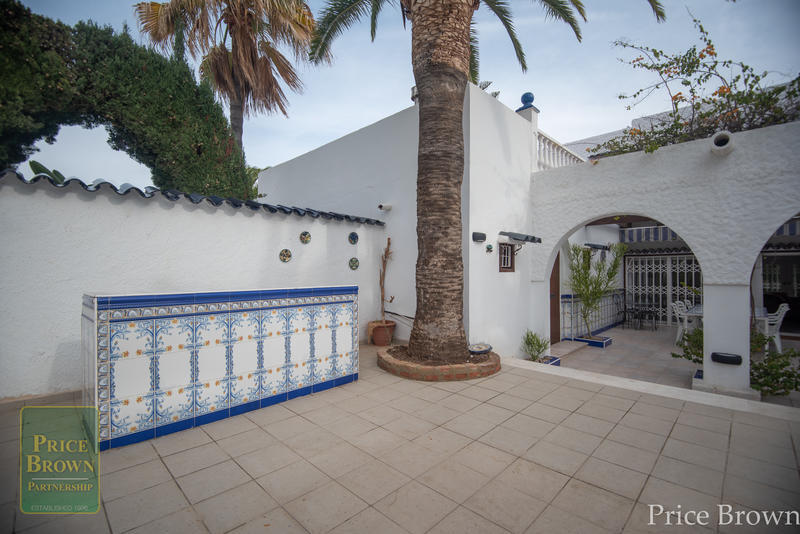 JP: Villa for Rent in Mojácar, Almería