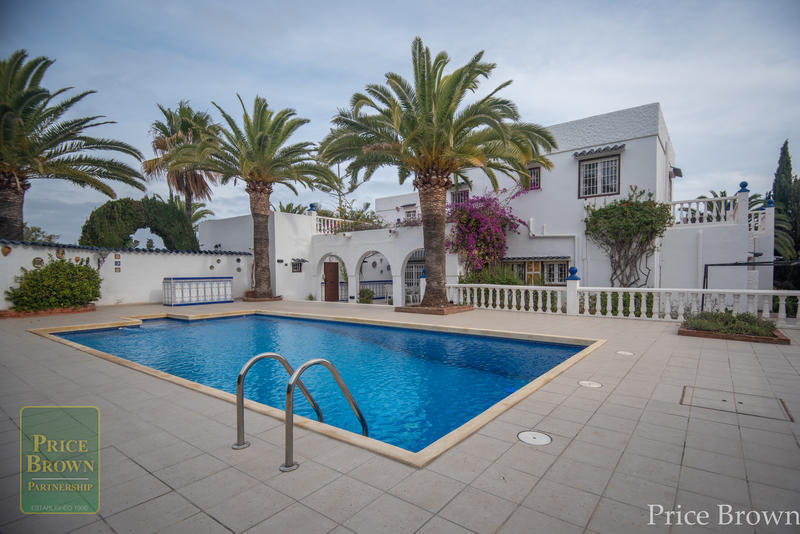 JP: Villa for Rent in Mojácar, Almería