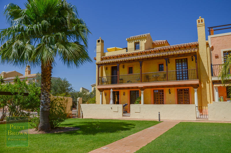 LV774: Townhouse for Sale in Desert Springs, Almería