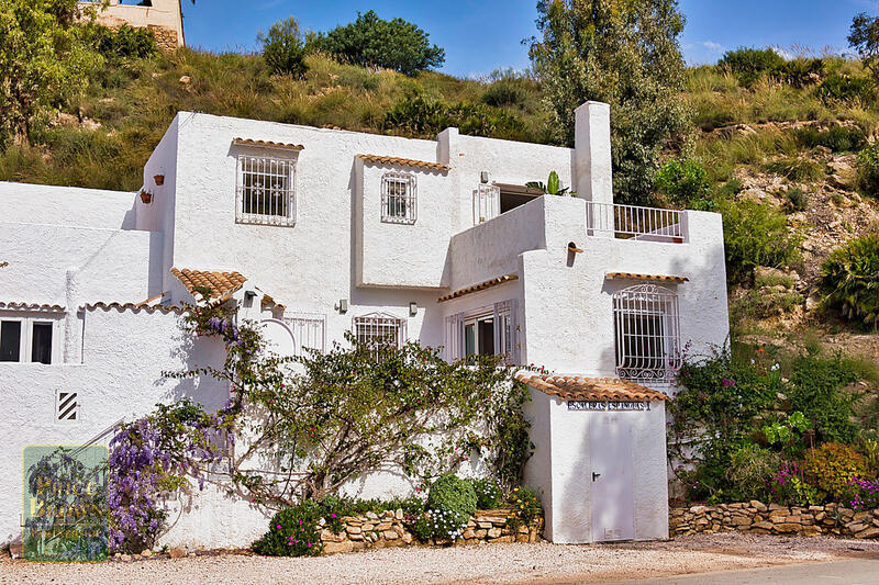 LV843: Townhouse for Sale in Cortijo Grande, Almería
