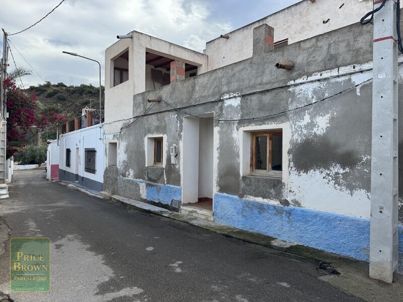 LV867: Townhouse for Sale in La Huelga, Almería LV867: Townhouse for Sale in La Huelga, Almería