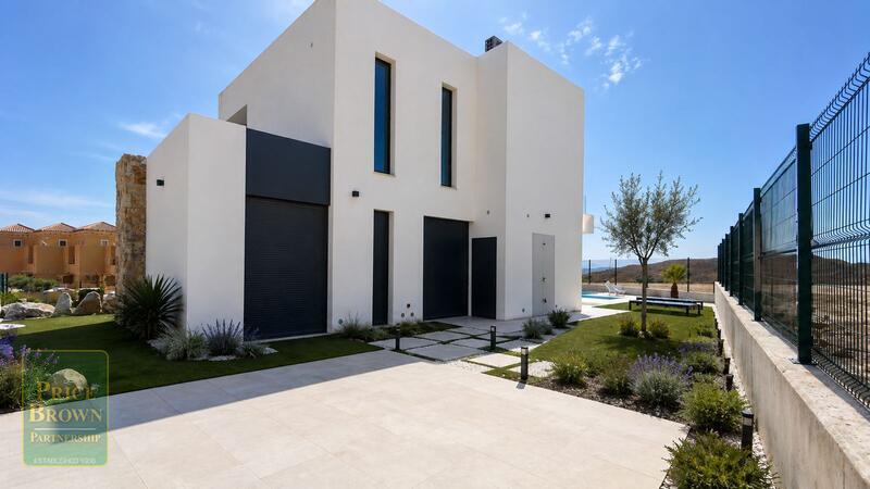 225 Southwest: Land / New Development / Villa for Sale in Valle del Este, Almería
